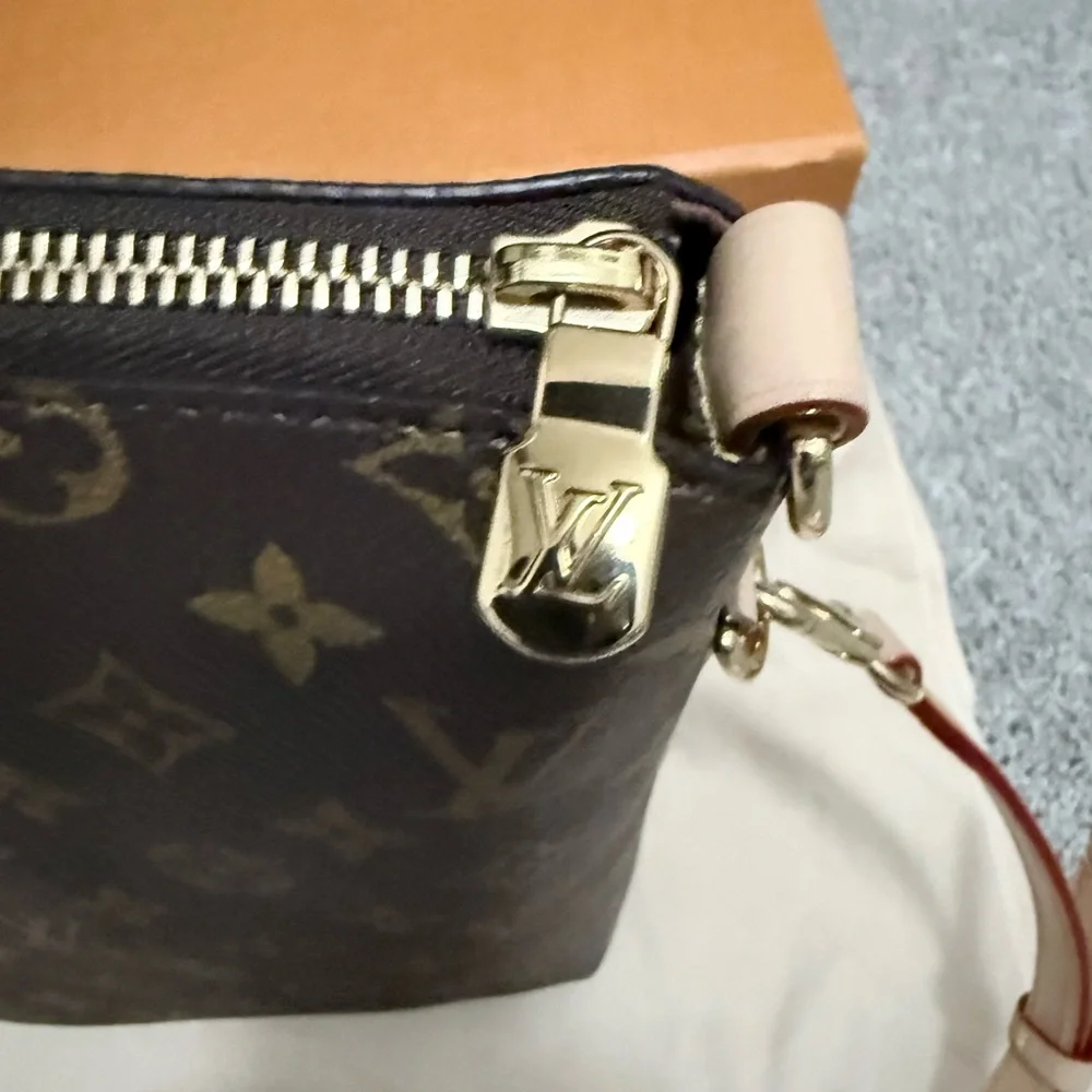 Louis Vuitton Multipass - Picture 7 of 13